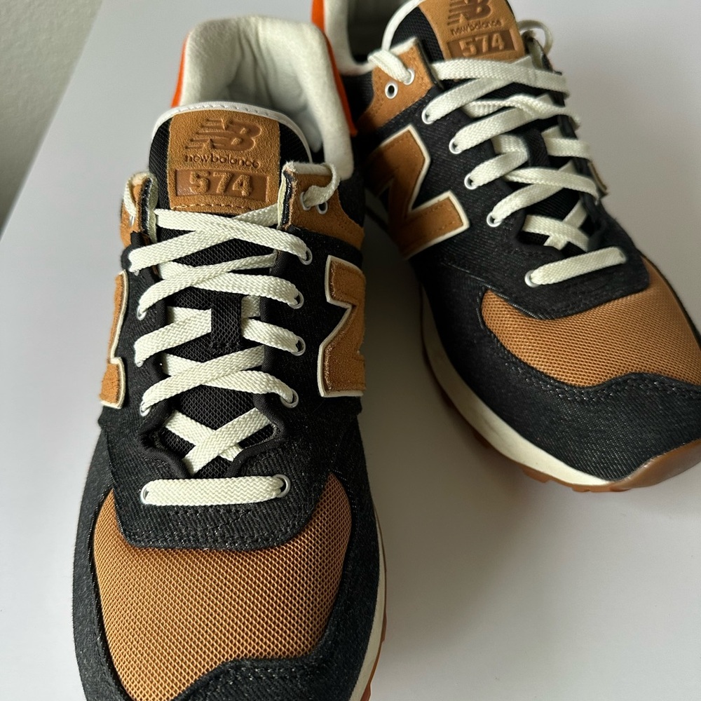 NEW - New Balance 574 Sneakers - Black and Tan